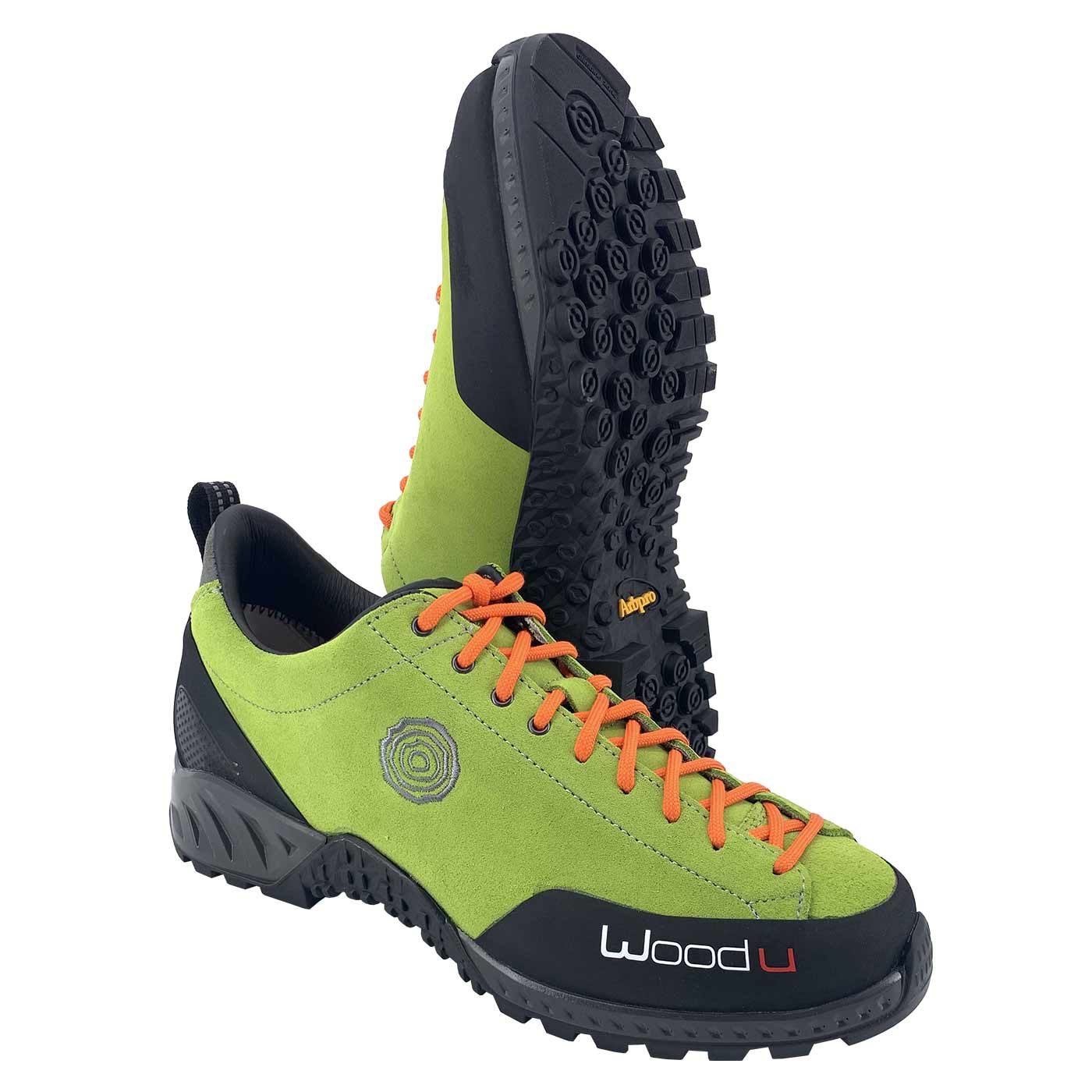 Woodu Leaf grün mit orangen Schnürsenkeln, linker Schuh zeigt Profilsohle mit Noppen, Hersteller Woodu