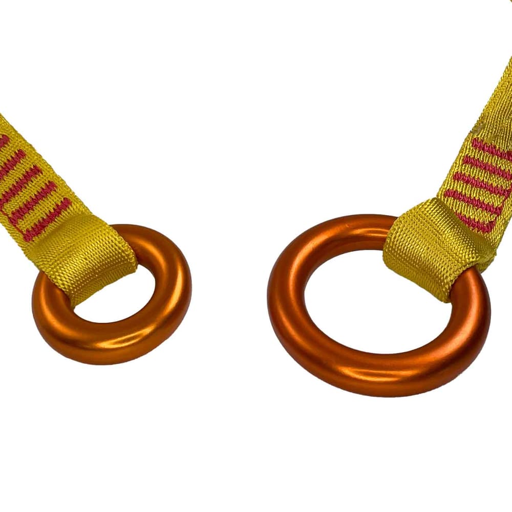 Tree Fork 90, Nahaufnahme der zwei orangenen Metallringe, die an den Enden der gelben Schlaufe befestigt sind