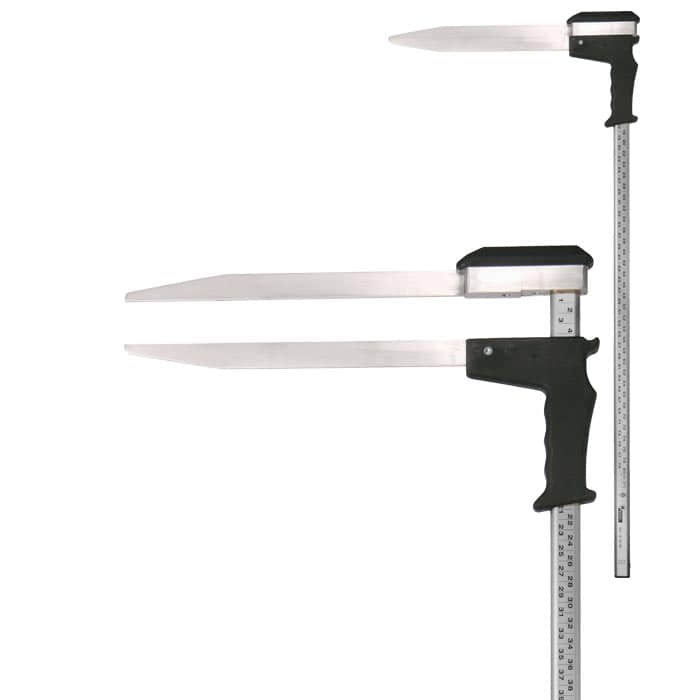 Waldmeister Messgerät mit schwarzem Griff und zwei langen, flachen Metallblättern, ein Lineal mit Zentimeterangabe ist angebracht