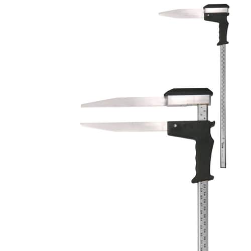 Waldmeister Messgerät mit schwarzem Griff und zwei langen, flachen Metallblättern, ein Lineal mit Zentimeterangabe ist angebracht