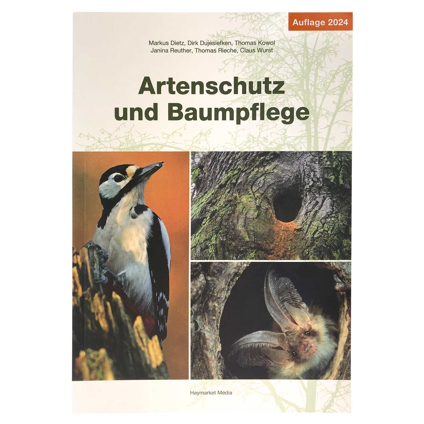 Buch "Artenschutz und Baumpflege" mit Bildern eines Buntspechts, eines Baumstamms mit Höhle und einer Fledermaus im Baumloch, Auflage 2024, Haymarket Media