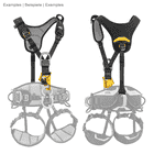 Top Croll von Petzl, Vorder- und Rückansicht des schwarzen Bruststeigklemme-Gurtzeugs mit grauem Netzgewebe und gelber Steigklemme, mit grauen, halbtransparenten Klettergurt-Silhouetten im Hintergrund