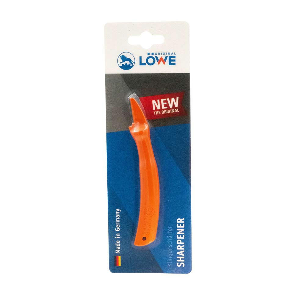 Klingenschärfer Original LÖWE in orange, verpackt auf einer blauen und weißen Karte mit dem Schriftzug "NEW THE ORIGINAL" und "Made in Germany"