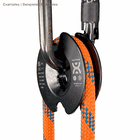 PulleyOne Pro schwarze Seilscheibe mit orange-blauem Seil und Karabinerhaken