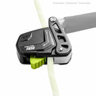 Edelrid Fuse in Schwarz mit grünem Hebel, durch den ein weißes Seil geführt ist, auf weißem Hintergrund