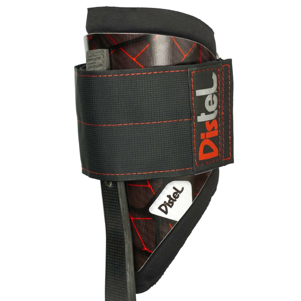 Distel Carbon 3.1 Velcro von Distel, einzelner Klettersteigsporn mit schwarzem Klettverschluss und roter Naht, seitliche Ansicht
