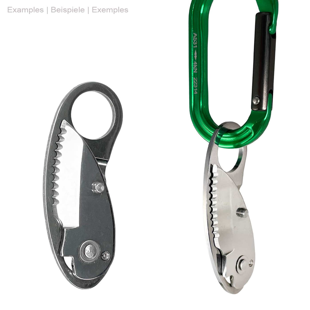 Mini Knife Wave Cut Klappmesser aus Metall, ein Messer hängt an einem grünen Karabiner, das andere Messer liegt daneben