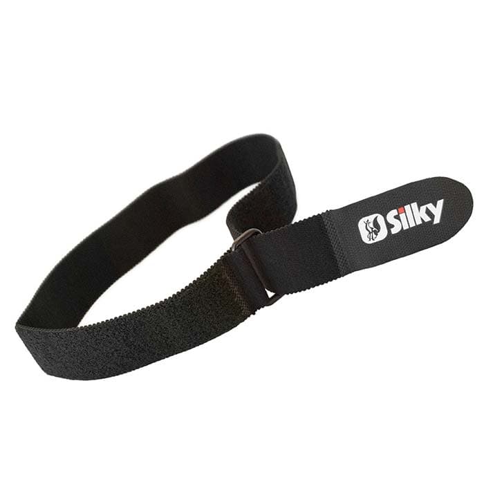Silky Beinberiemung in Schwarz mit Silky-Logo auf einem rechteckigen Etikett aus Stoff, mit verstellbarem Klettverschluss
