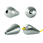 Quick-Kit Pear, vier tropfenförmige Metallspitzen mit glatter silberner Oberfläche, eine mit gelbem Seil durchgezogen, verschiedene Blickwinkel sichtbar