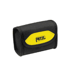 Poche von Petzl, schwarze kleine Tasche mit gelbem Aufnäher und Petzl-Logo