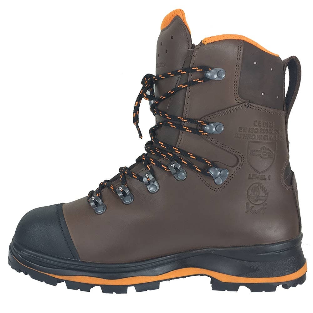 Trekker Mountain 2.0 brauner Bergstiefel seitliche Ansicht mit schwarzen und orangefarbenen Schnürsenkeln, schwarzer Sohle und orangefarbenem Innenfutter, Herstellername nicht sichtbar