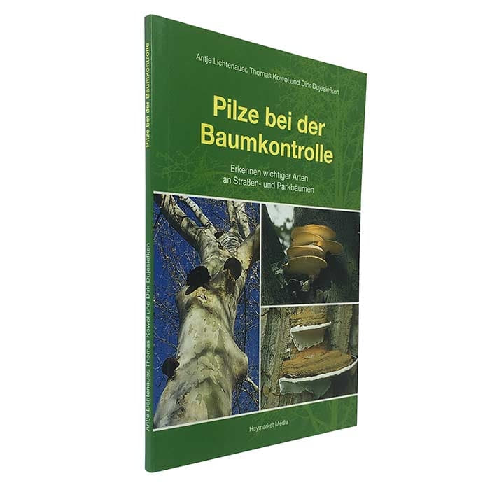Buch "Pilze bei der Baumkontrolle" von Antje Lichtenauer, Thomas Kowol und Dirk Dujesiefken mit grünem Einband, leicht schräg stehend, Verlag Haymarket Media