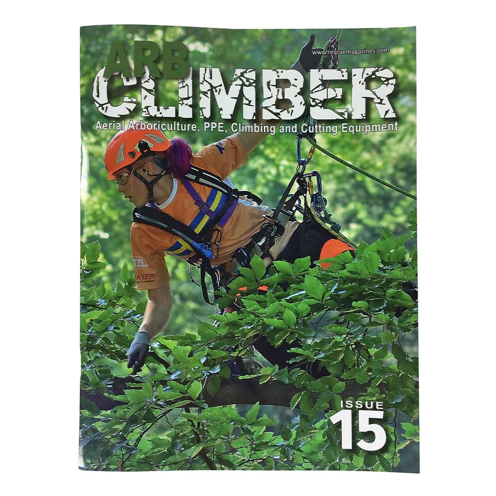 Arb Climber No. 15 Magazincover mit einem Baumkletterer in orangefarbenem Helm und orangefarbenem Oberteil, umgeben von grünen Blättern