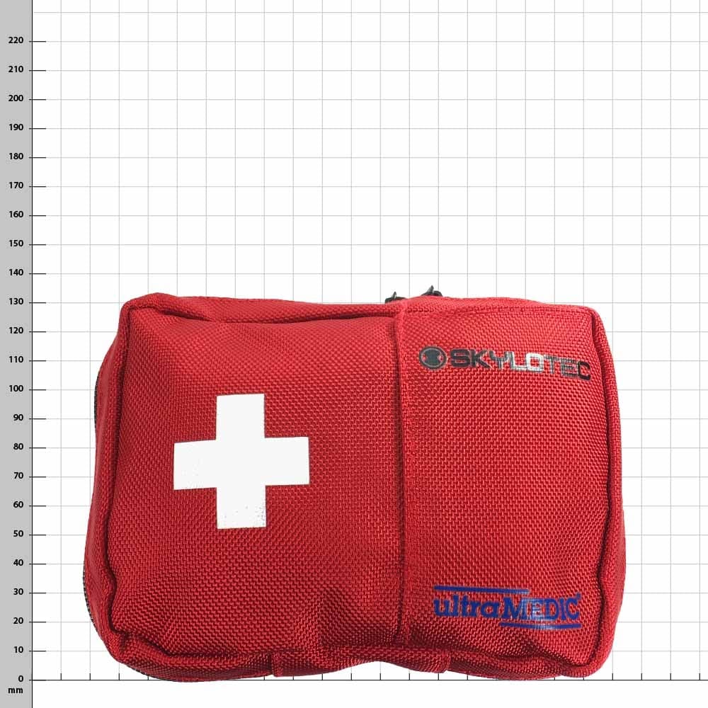 Erste-Hilfe-Bag von Skylotec in Rot mit weißem Kreuz und Logos von Skylotec und UltraMedic auf der Vorderseite, rechteckige Form aus robustem Stoff