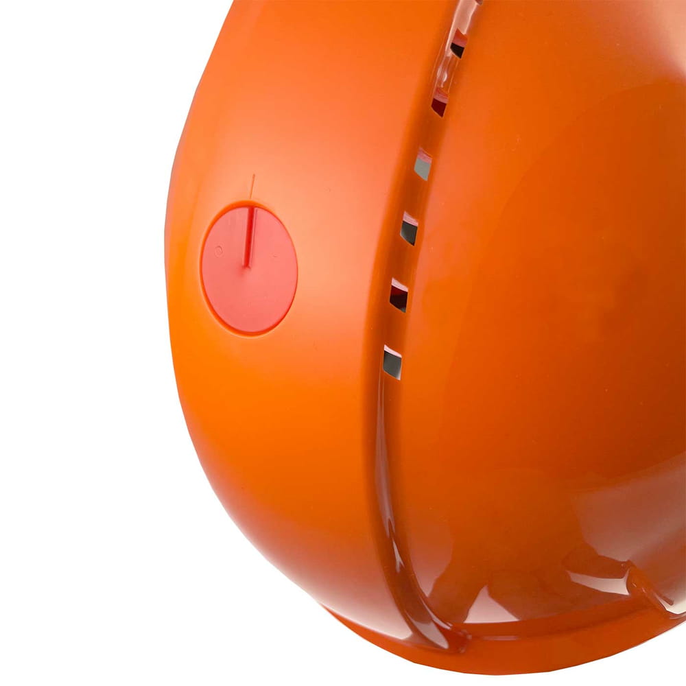 G3000 Komplettset Nahaufnahme der Oberseite des orangefarbenen Schutzhelms mit Belüftungsschlitzen und rotem Einstellrad