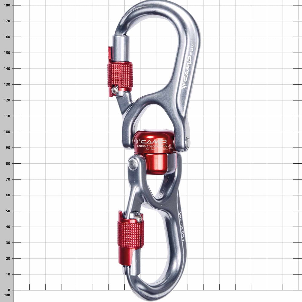 Enigma 3Lock Double von CAMP, silberner Karabiner mit roten Schraubverschlüssen und drehbarem Mittelteil, auf kariertem Hintergrund