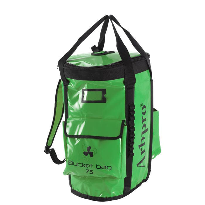 Bucket Backpack 75 von Arbpro in grün mit schwarzem Rand, Tragegriffen, Schultergurten und Fronttasche mit Klappe