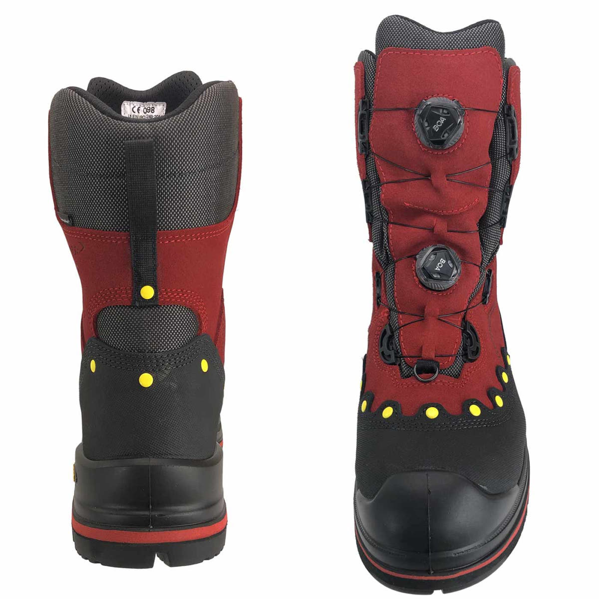 BOA® Schnittschutzschuh Rück- und Vorderansicht, roter Schaft mit schwarzem Fersenbereich, schwarzer Zuglasche hinten und zwei schwarzen Drehverschlüssen vorne