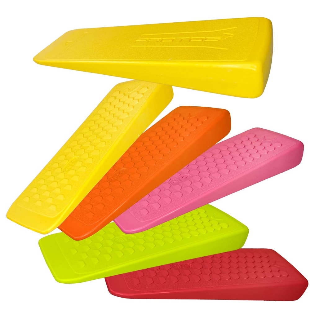 PROTOS® Fällkeile in verschiedenen Farben gelb, orange, pink, grün und rot liegen übereinander, alle mit sechseckiger Struktur auf der Oberfläche