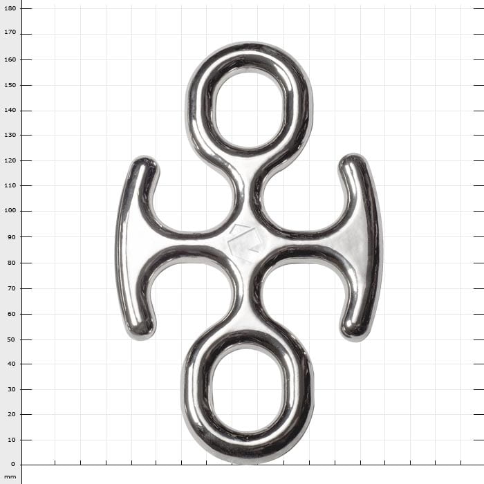 Backbone Mini, silbernes Metallteil mit vier Öffnungen, auf kariertem Hintergrund fotografiert
