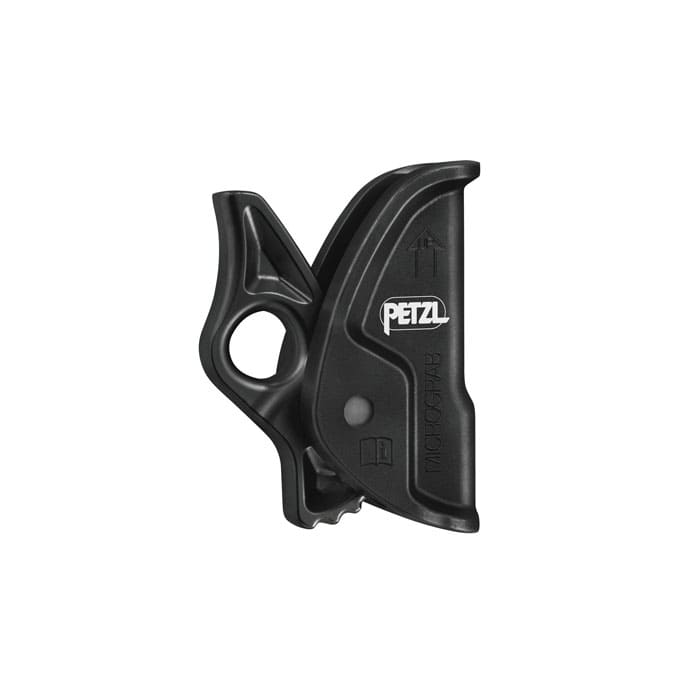 Micrograb von Petzl, schwarzes Klettergerät mit rundem Griff und Pfeil nach oben vor weißem Hintergrund