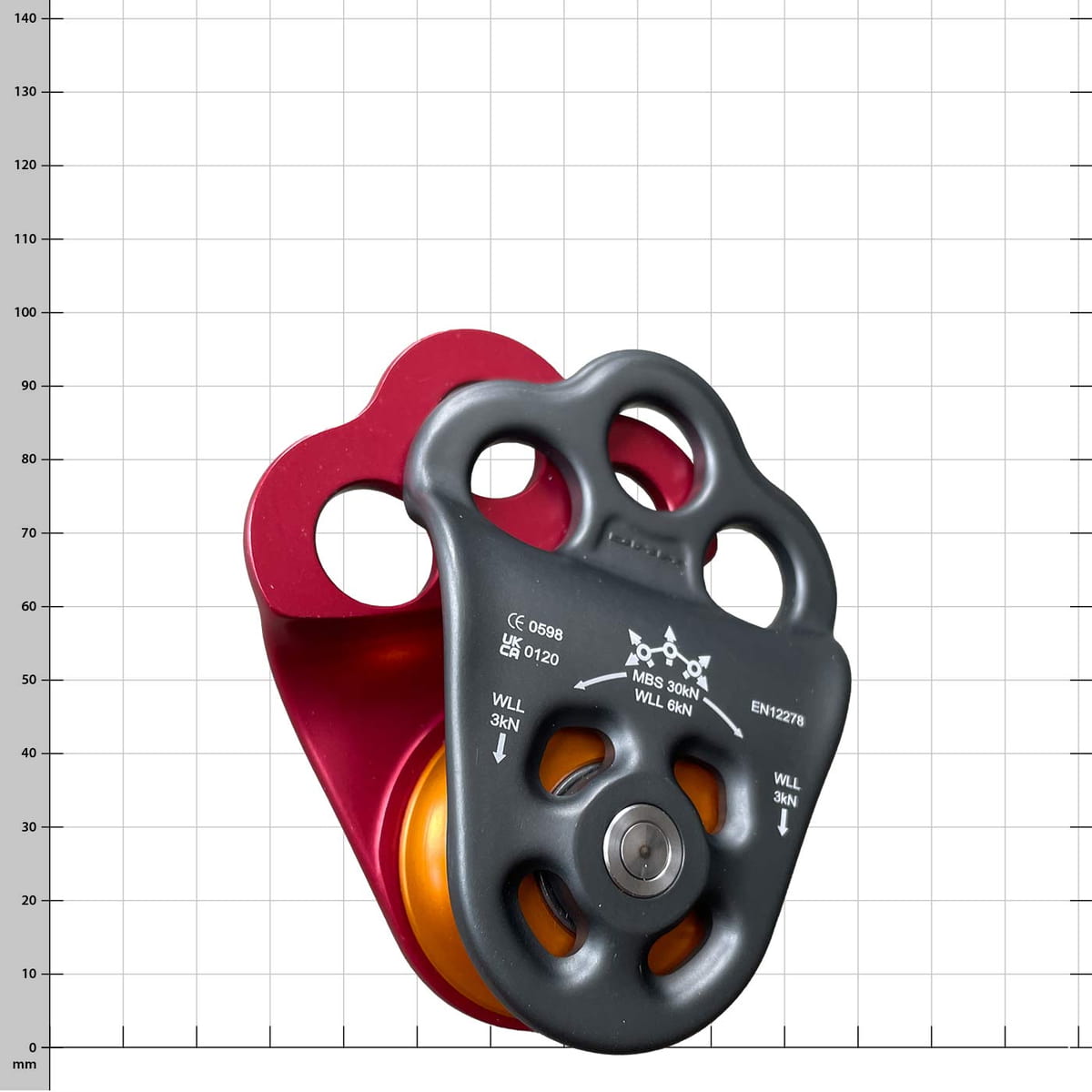 Zwei Hitch Climber 2 Seilrollen, eine mit schwarzem und eine mit rotem Gehäuse, beide mit orangefarbener Rolle, vor weißem Hintergrund mit Rasterlinien