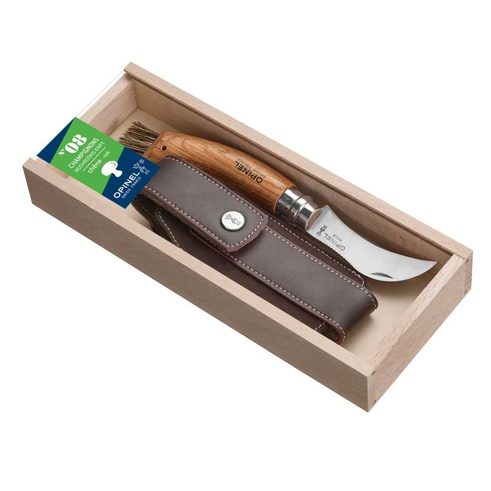 Opinel Pilzmesser mit gebogenem Messer, Holzgriff und Lederetui in einem hellen Holzschachtel