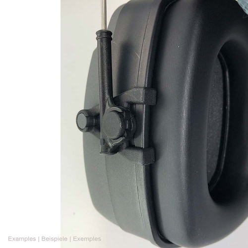 Adapter ECC / 3M Bügel-Adapter, schwarzer Kunststoffadapter an einer schwarzen Gehörschutzkapsel mit Metallbügel, Seitenansicht