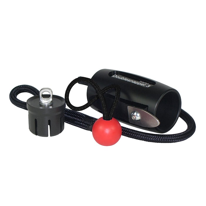 Schwarzes DoubleSnapper 3 mit rotem Ball und schwarzer Schnur, Produktname auf dem Gehäuse sichtbar