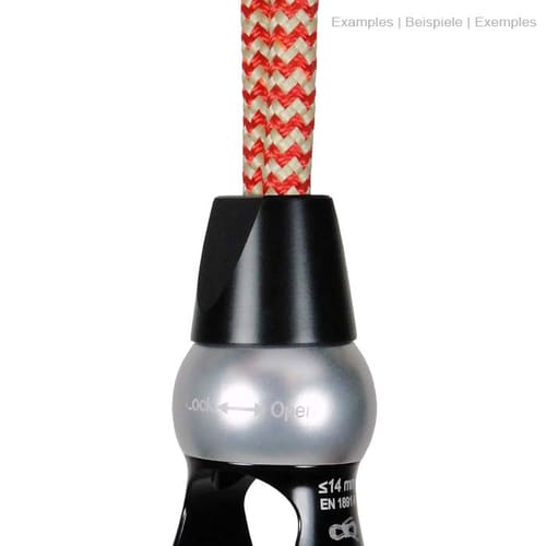 Cocoon Cone Rope, schwarzer konischer Kunststoffkegel am Ende eines rot-weißen Seils befestigt, Produktname sichtbar