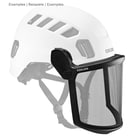 Edelrid Visor Mesh mit schwarzem Rahmen und Netzgewebe befestigt an einem weißen Helm