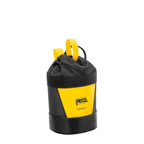 Toolbag 1.5 von Petzl, gelb-schwarze Tasche mit Kordelzug auf weißem Hintergrund isoliert