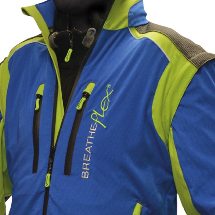Nahaufnahme des Breatheflex Pro Jacket in blau mit grünen Akzenten, Reißverschlüsse und Schriftzug sichtbar