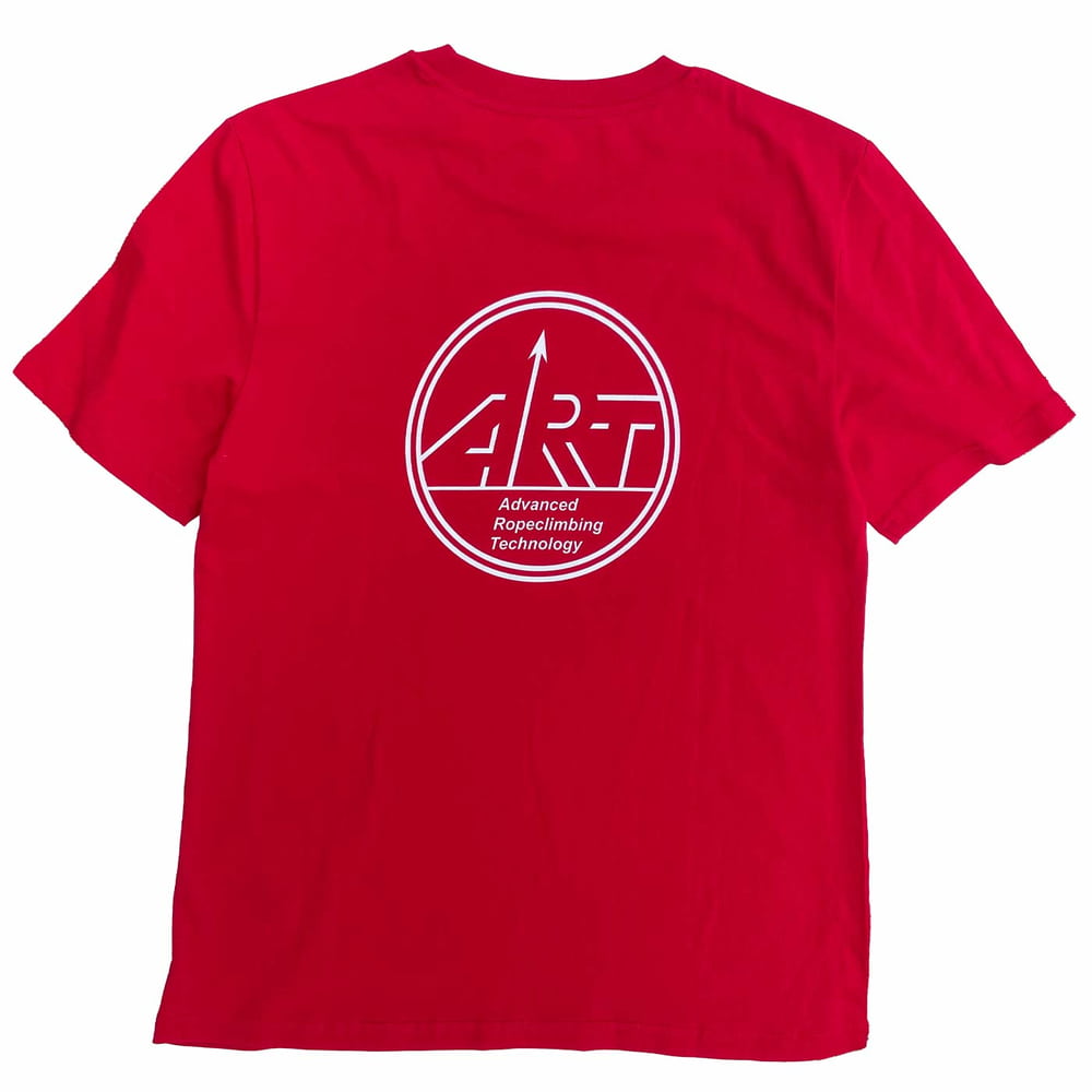Rückseite des roten ART Spider Shirts mit weißem ART-Logo und Schriftzug "Advanced Ropeclimbing Technology"