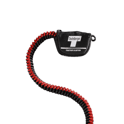 Detailansicht des schwarzen Etiketts mit Teufelberger-Logo und Schriftzug "TOGETHER IN MOTION" am antiSHOCK Tool Lanyard