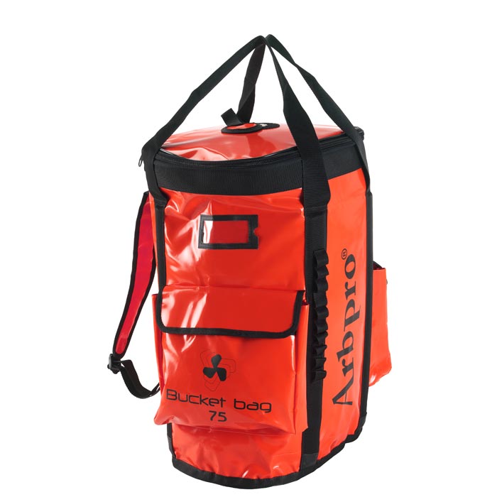 Bucket Backpack 75 von Arbpro in rot mit schwarzem Rand, Tragegriffen, Schultergurten und Fronttasche mit Klappe