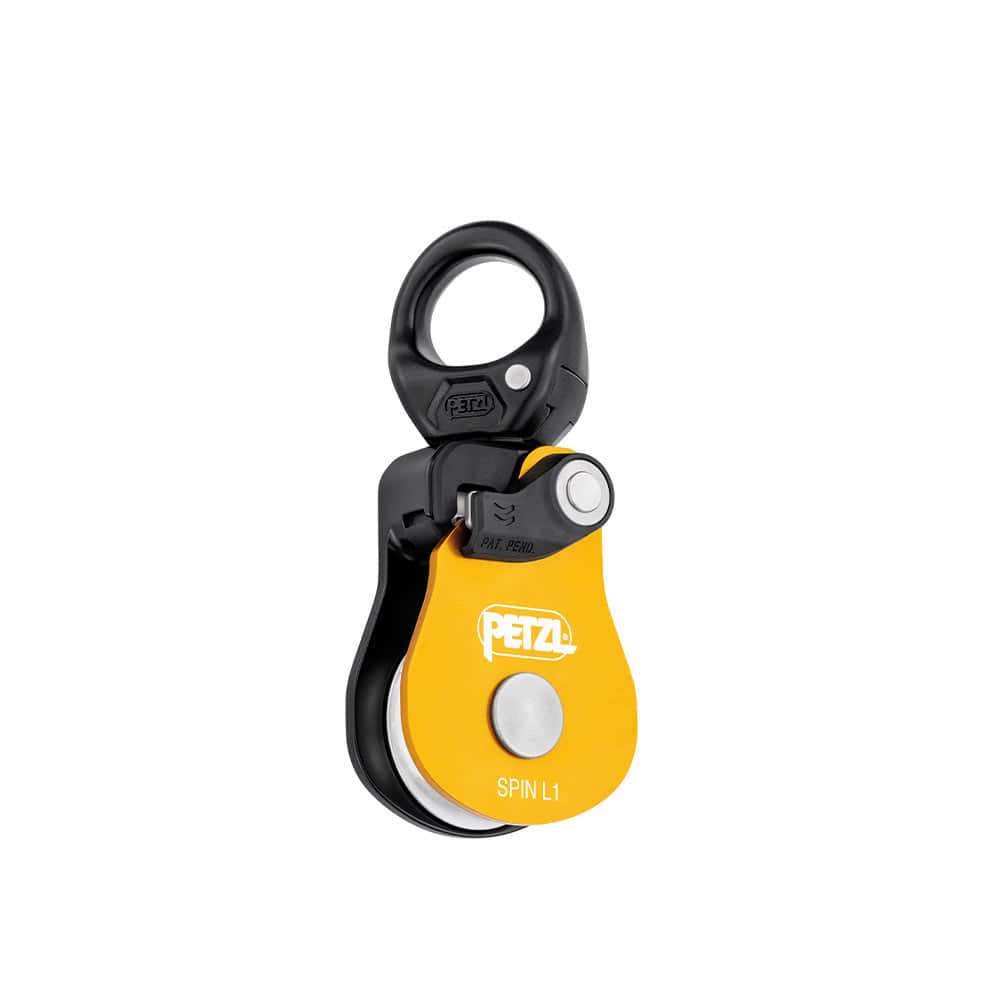 Petzl Spin L1 gelbe und schwarze Seilrolle mit weißem Petzl-Logo und Schriftzug Spin L1 auf der Vorderseite