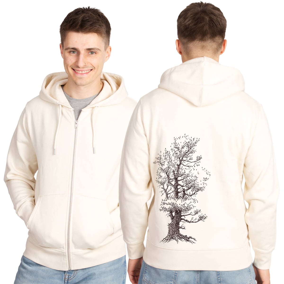 Stone Pine Tree Zipp Hoodie in cremeweiß mit Kapuze, Reißverschluss vorne, Taschen und großem Baumdruck auf der Rückseite, getragen von einem Mann, vorne und hinten sichtbar