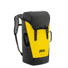 Rucksack Petzl Transport 30 in Schwarz und Gelb mit zwei Schnallen auf der Vorderseite und seitlichen Tragegriffen