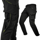 Magni Evolution Cargohose, Detailansicht der schwarzen Arbeitshose mit Reißverschluss und grüner Paspelierung an der Seite