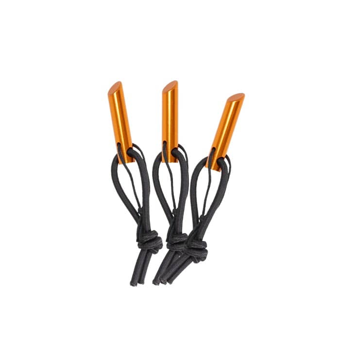 Drei orangefarbene Rope Pin 10 mit schwarzen Schlaufen nebeneinander liegend