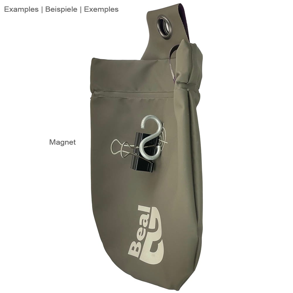 Beal Genius 2 graue Tasche mit violettem Verschlussriemen und weißem Logo auf der Vorderseite, mit Zielscheibenmotiv, an der Seite befestigter Magnet mit Metallhaken und schwarzer Klammer