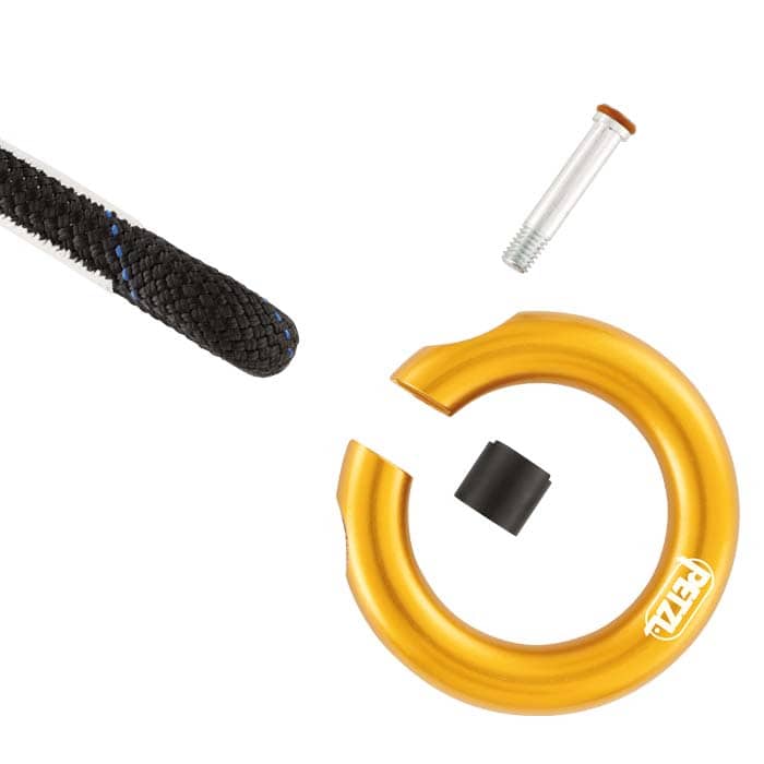Petzl Ring Open, goldfarbener, offener Ring mit schwarzem Verschluss, Schraube und schwarzem Gummistück neben einem schwarzen Seilende
