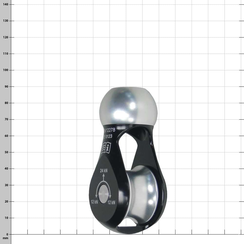 Cocoon 5, schwarzes und silbernes Seilrollelement mit Aufdrucken und QR-Code, Ansicht leicht schräg von hinten