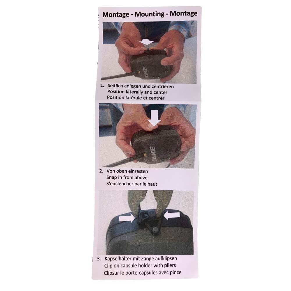 Montageanleitung für Adapter ECC / 3M Bügel-Adapter mit drei Fotos und Text in Deutsch, Englisch und Französisch, die die Anbringung des Adapters an einer Gehörschutzkapsel zeigen