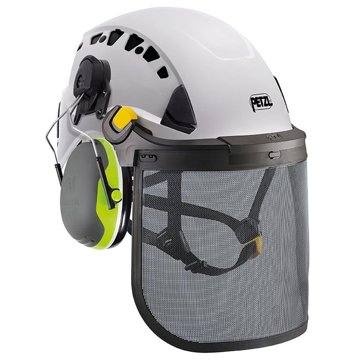 Weißer Petzl Vertex Vent Peltor Helm mit grauem und grünem Gehörschutz und schwarzem Gesichtsschutzgitter