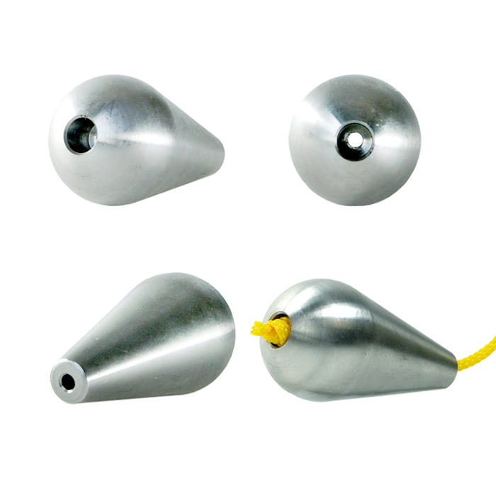 Quick-Kit Pear, vier tropfenförmige Metallspitzen mit glatter silberner Oberfläche, eine mit gelbem Seil durchgezogen, verschiedene Blickwinkel sichtbar