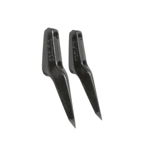 Zwei schwarze Talonspikes L aus Metall mit spitz zulaufendem Ende und zwei Schraubenlöchern.