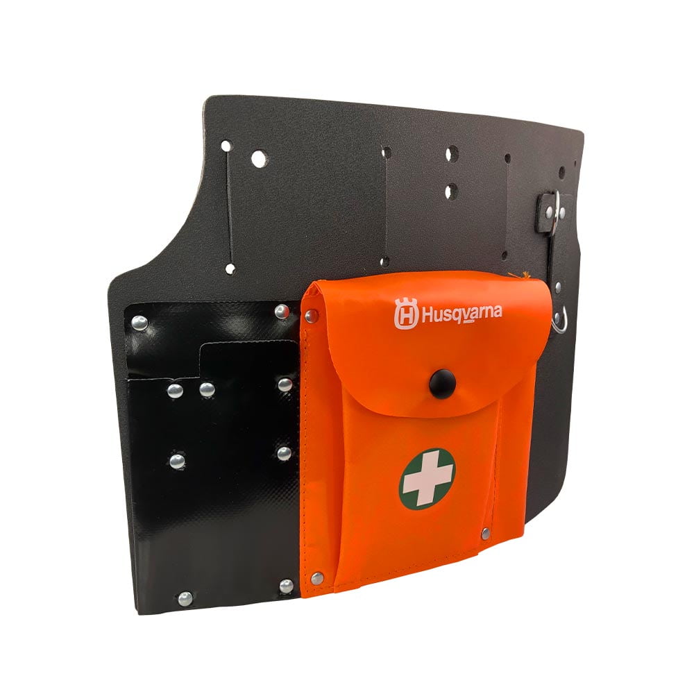 Werkzeugtasche mit schwarzem und orangefarbenem Fach, orangefarbenes Fach mit Husqvarna-Logo und weißem Kreuz, schwarze Rückwand mit Löchern und Metallringen, seitliche Ansicht