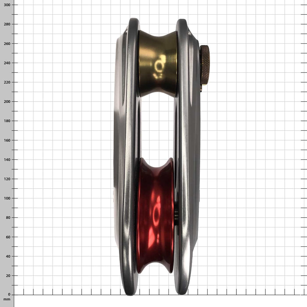 Large Rigging Pulley mit silbernem Metallgehäuse, roter und goldener Rolle von vorne, Produktcode RP257 sichtbar